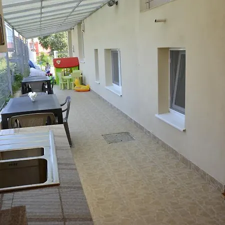 Pacific בית הארחה 3*