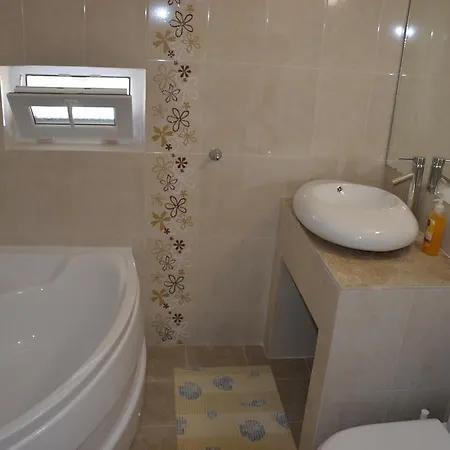 Pacific בית הארחה 3*